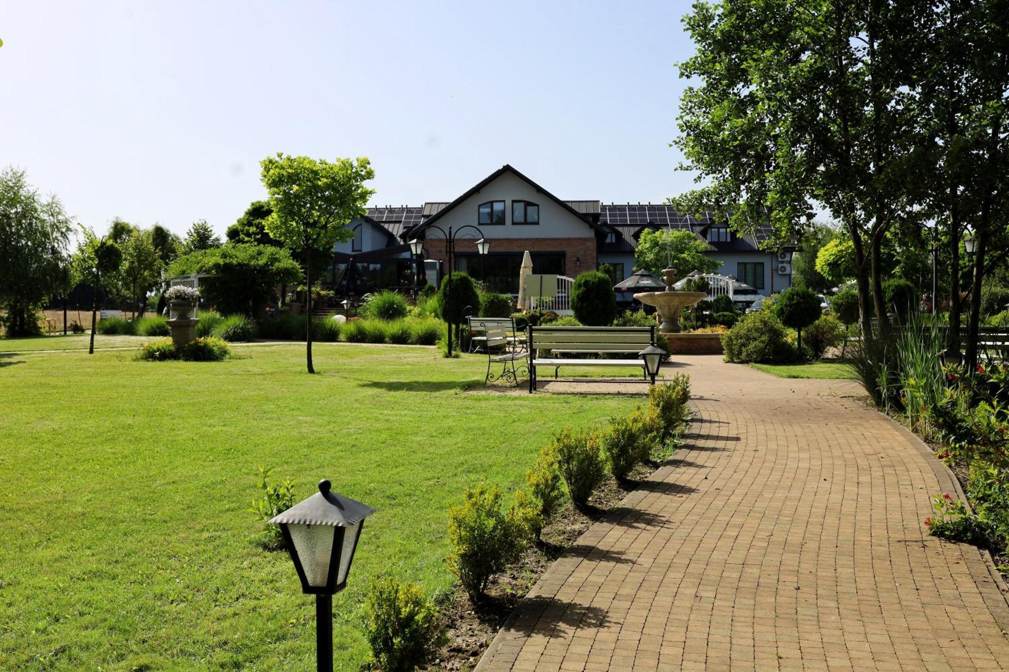 Dworek Jablonna Bed & Breakfast Lublin Exterior photo